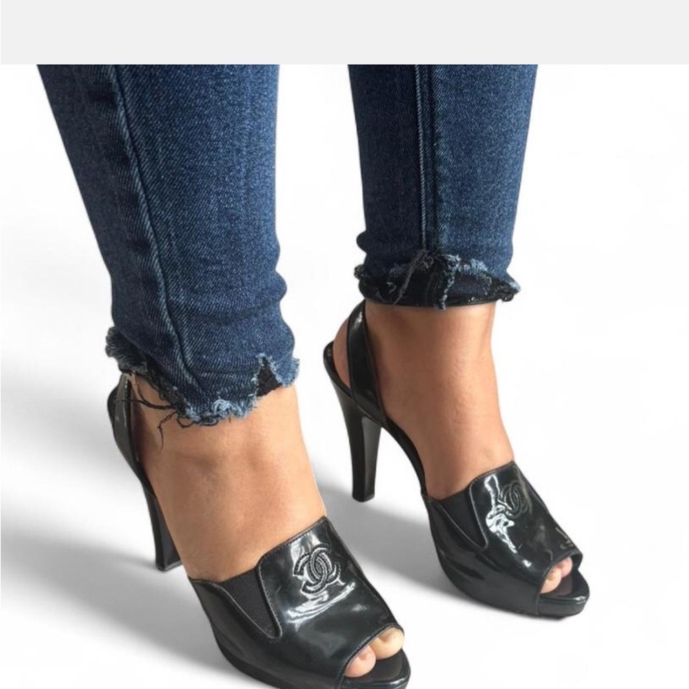 CHANEL Glossy Black Heels with Logo Detail - Picture 2 of 8